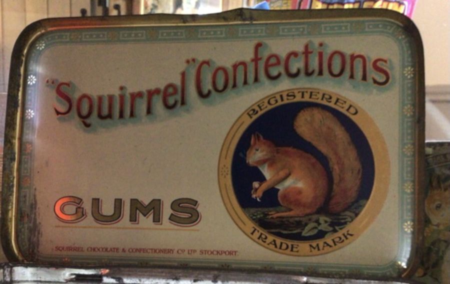 Vintage confectionery tins to include SquirrelGums, Thornes Toffee and Terry’s Harlequin . (4) - Bild 2 aus 2