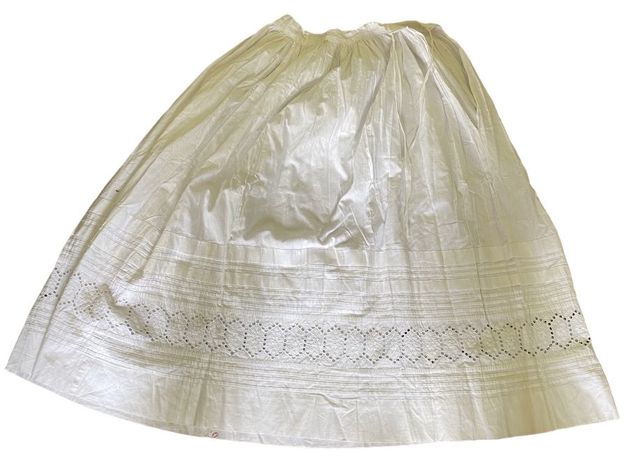 A group of lingerie to include a 1920s silk petticoat in green silk, a white cotton petticoat, white - Image 3 of 5