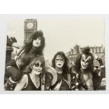 KISS - ROCK METAL ARTIST KISS - An original black and white photograph of the band from 1976. With a
