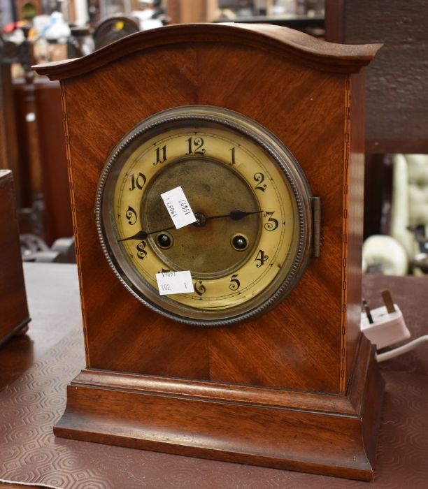 An early 20th Century mahogany mantle 8 day clock with Arabic numerals