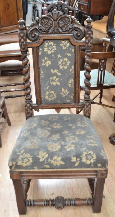 A Victorian button-back armchair, an Edwardian mahogany armchair and a reproduction 17th century - Bild 6 aus 6