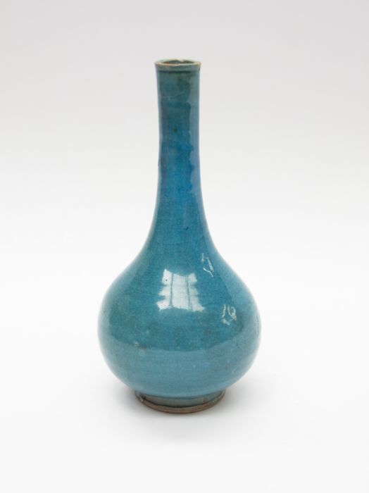 A Japanese onion shaped vase, blue ground (1)