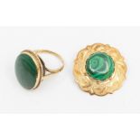 A malachite and 9ct gold ring set with oval cabohon stone within a rope border, setting approx 17