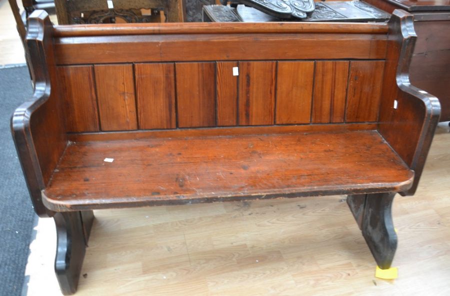 A late 19th century / early 20th century small church pew with large brass carry-handles on the - Bild 2 aus 2