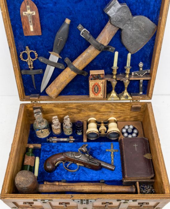 A composed Victorian style vampire hunter's killing kit, comprising mallet, hatchet, early 20th - Bild 4 aus 6