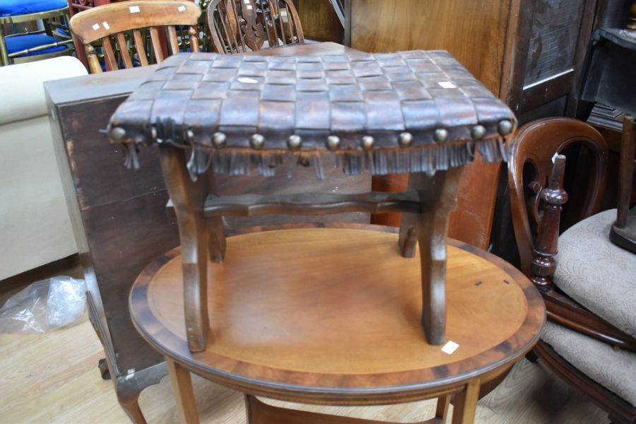 An Edwardian style oval occasional table, a leather topped stool and a wall clock (as found) - Bild 3 aus 4