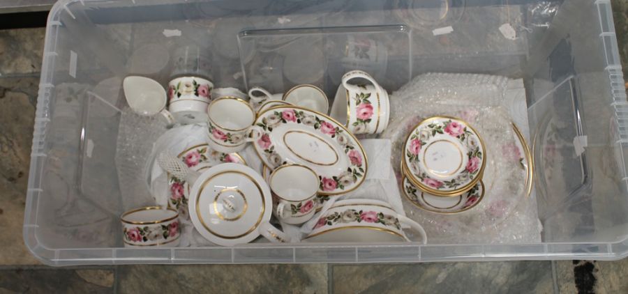 Royal worcester royal garden dinner, tea and coffee set (Q) - Image 2 of 3