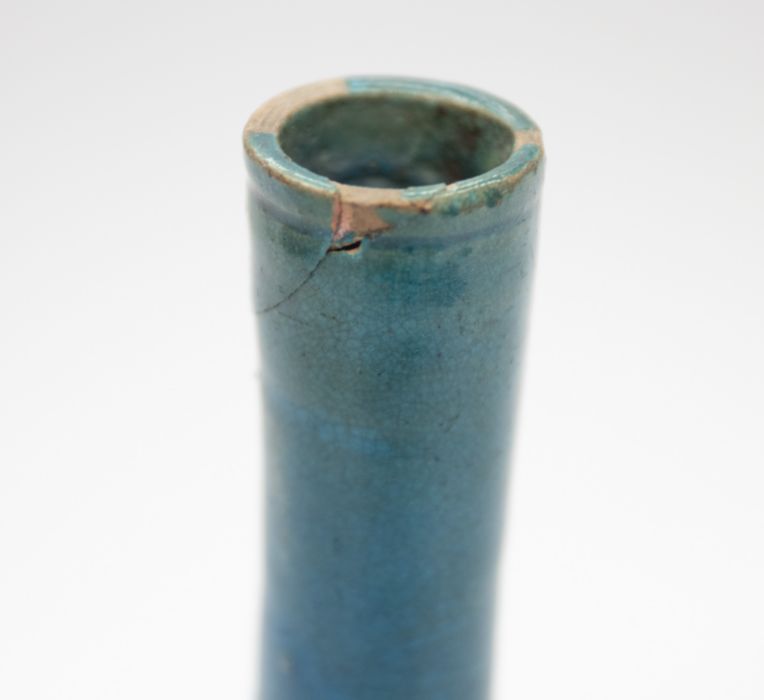 A Japanese onion shaped vase, blue ground (1) - Image 2 of 3
