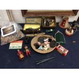 Collectors lot containing vintage jigsaw, vintage boxed toys AF, toy soldiers, treen items, child'