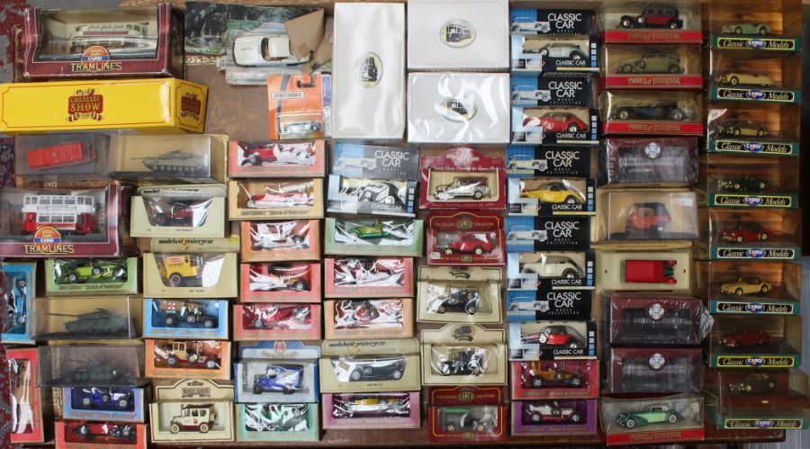 Diecast: A collection of assorted boxed and unboxed mostly modern diecast to include: Corgi,