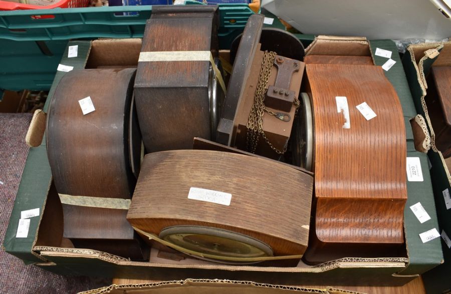 Collection of mid 20th century mantel clocks, mostly eight-day, spares and repair - Bild 2 aus 2