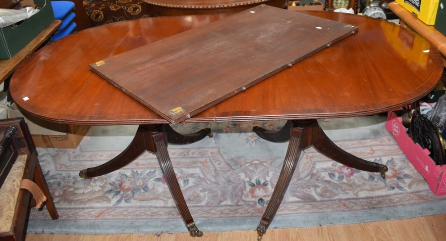 A Regency style mahogany extending dining table, on twin pedestal supports with reeded columns, - Bild 2 aus 2