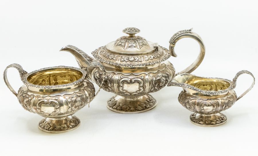 A George IV silver three-piece tea set hallmarked by George Burrows, London, 1824 - vine and