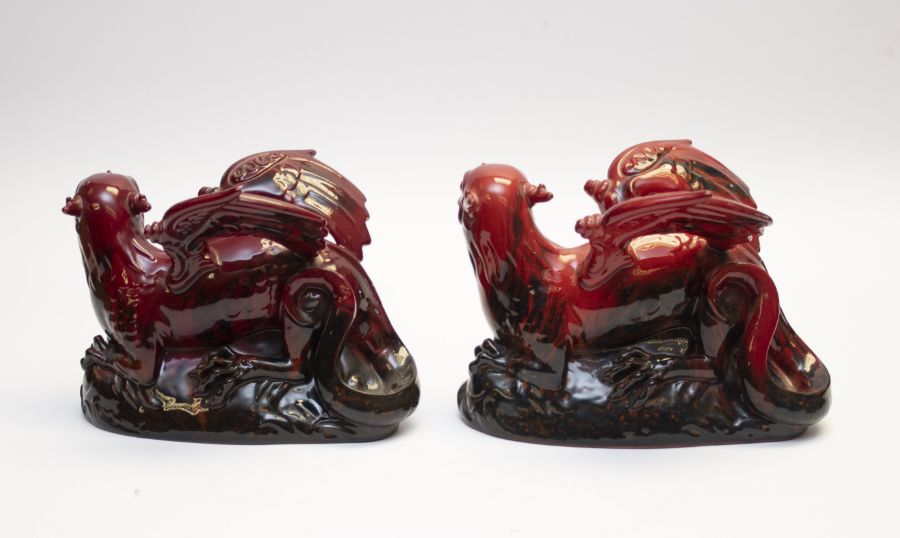 Two Royal Doulton Flambe griffins, 19cms high approx, 26cms long approx, both in good condition - Bild 2 aus 3