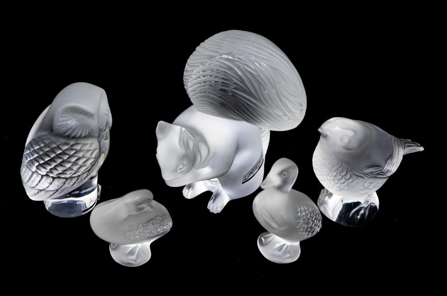 A collection of Lalique figures including squirrel, owl, bird and two ducks - Bild 6 aus 7