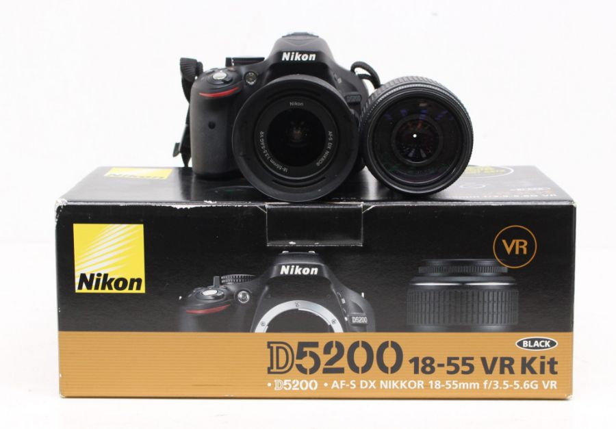 Nikon: A boxed Nikon D5200 camera body, 4438338, appears visually in good order, in need of a clean, - Image 2 of 2