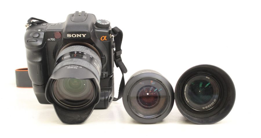 Sony: A cased Sony A700 digital camera body, 2251407, generally in good visual order, untested for - Image 2 of 2