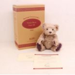 Steiff: A boxed Steiff bear: British Collector's 1999 Teddy Bear, Limited Edition 2815 of 3000.