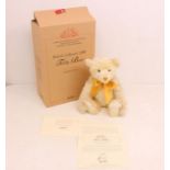 Steiff: A boxed Steiff bear: British Collector's 2000 Teddy Bear, Limited Edition 515 of 4000.