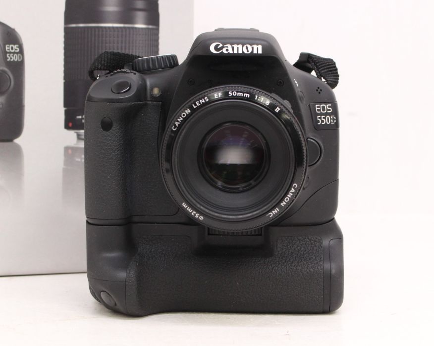 Canon: A boxed Canon EOS 550D digital camera body, 3233551252, visually appears in good order, - Bild 2 aus 3