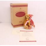 Steiff: A boxed Steiff bear: Year 2000 Teddy Bear, Steiff Club Edition 1999/2000, No. 04423.