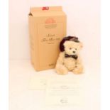 Steiff: A boxed Steiff bear: Scottish Teddy Bear 2001, Limited Edition 883 of 3000. Serial No.