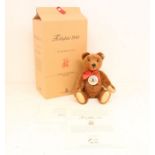 Steiff: A boxed Steiff bear: Teddy Bear 1950 Steiff Club Edition 2001/2002, No. 02459. Serial No.