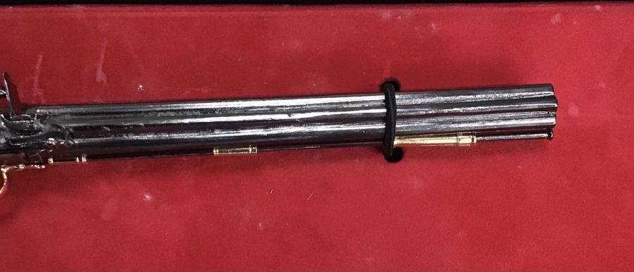 Limited Edition Royal Armouries miniature Volley Gun, made from metal and hand finished, in Original - Bild 3 aus 6