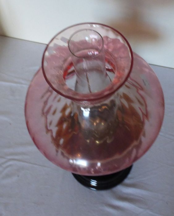 A tall Victorian oil lamp. Brass based with Cranberry and Amber glass. sat on a black glass - Image 3 of 4