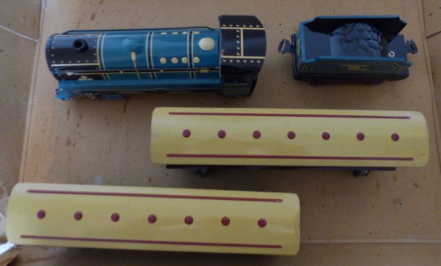 A boxed Marx O Gauge tin plate electric train set, 3 rail, oval track, with lithographic decoration. - Image 6 of 7