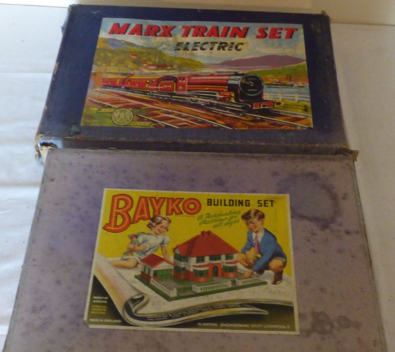 A boxed Marx O Gauge tin plate electric train set, 3 rail, oval track, with lithographic decoration. - Image 2 of 7