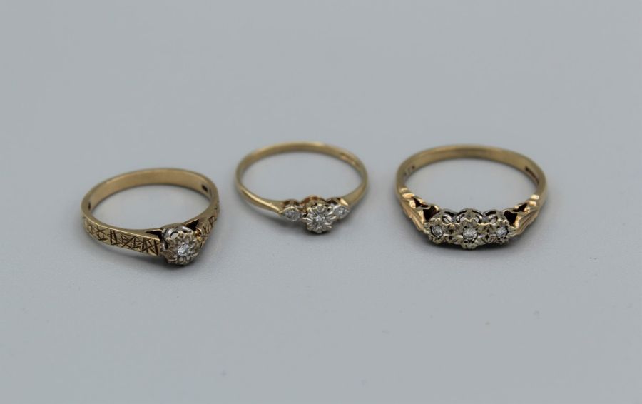Three illusion set diamond rings in 9ct gold, gross weight 5.5gm approximately, one size R, size