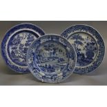 An early 19th century blue and white pottery plate, printed underglaze with an Italianate