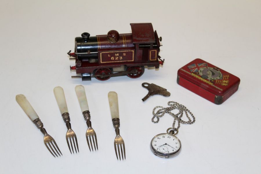 A Hornby tinplate LMS 623 tank engine, maroon livery with key (poor state), a set of four