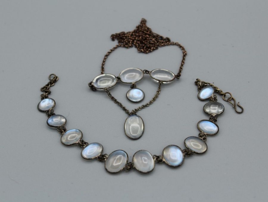 A moonstone necklet, with a matching bracelet in a vintage case