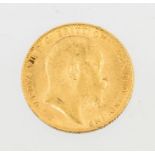 An Edward VII gold sovereign, dated 1910, 8 grams