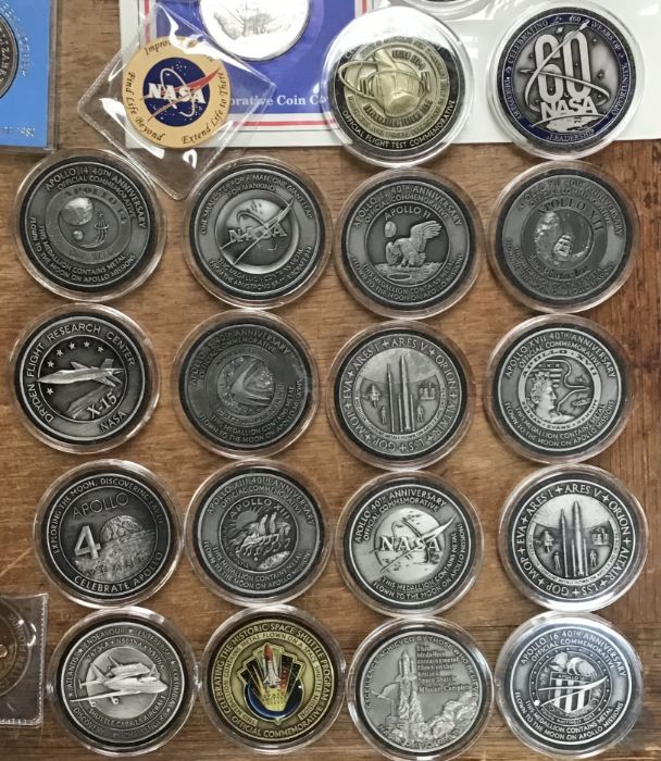 Collection of coins and NASA Medallic issues partially made from metal Apollo Moon missions, Space - Image 2 of 6