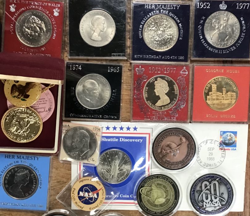 Collection of coins and NASA Medallic issues partially made from metal Apollo Moon missions, Space - Image 3 of 6