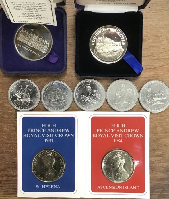 Collection of coins and NASA Medallic issues partially made from metal Apollo Moon missions, Space - Image 6 of 6
