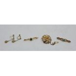 An Edwardian 9ct. gold and pearl set pendant/brooch, diameter 28mm (gross weight 5.5g), together