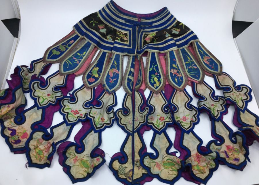 A Chinese Mandarin collar, together with two Chinese jackets (3) - Image 3 of 14