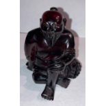 A Chinese carved amber figure of an elder 111g