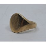 A 9ct. gold signet ring, (9.5g). Size: UK Q 1/2.