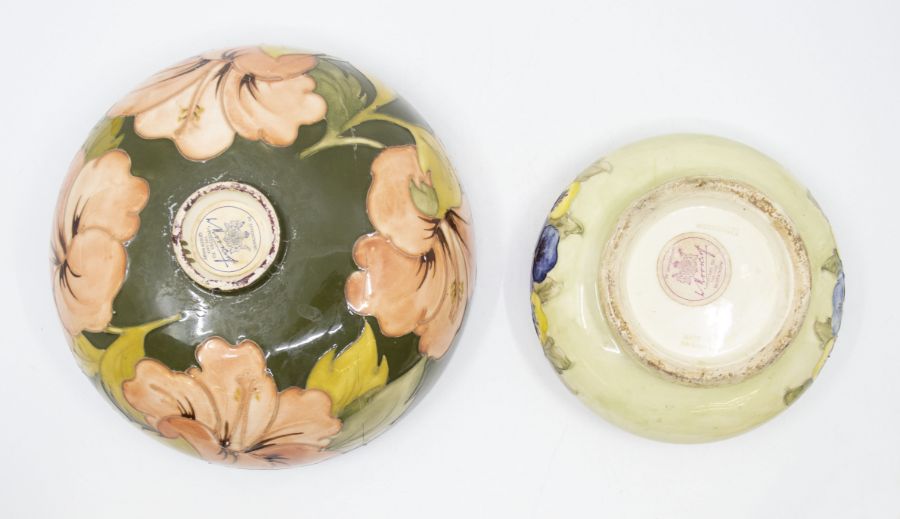 Moorcroft bowl (as found) and a Moorcroft pansy pattern powder bowl - Image 4 of 4