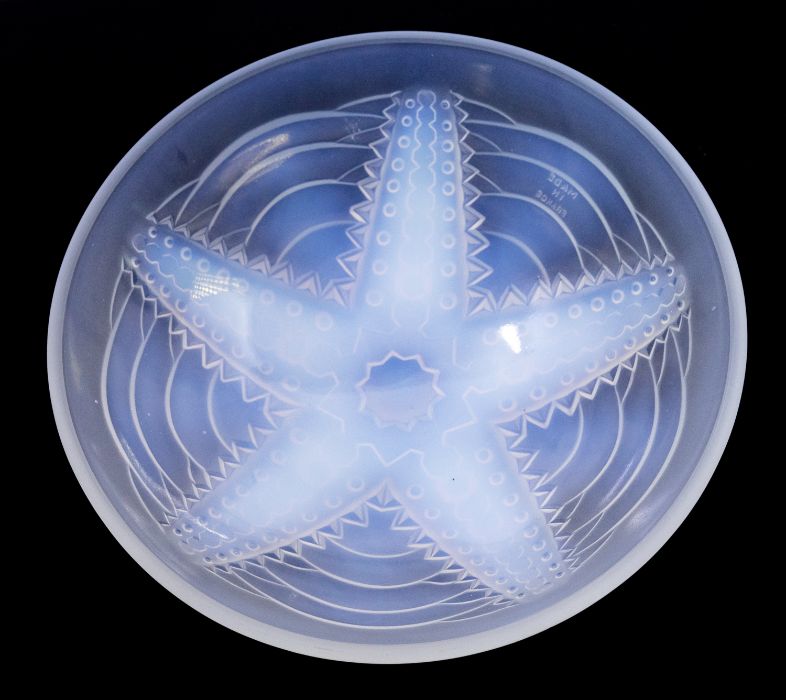 A French Art Deco opalescent Star Fish designed frosted glass bowl by Choisy Le Roi, most probably