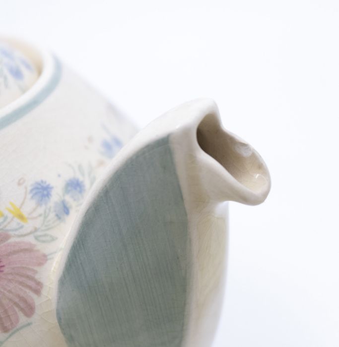 Susie Cooper: An Early Morning tea set consisting of Tea Pot, two Tea cups, small sugar bowl, milk - Image 2 of 3