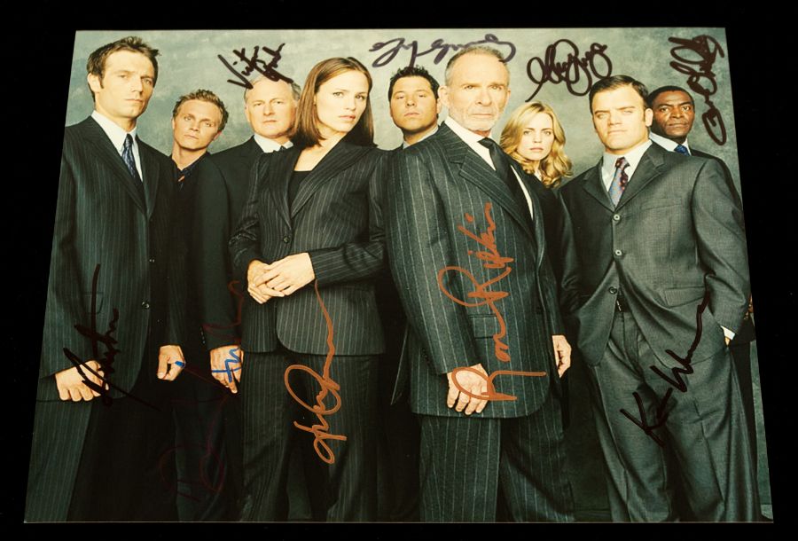 ALIAS - TV SERIES - SIGNED 10 X 8 CAST PHOTOGRAPH - Genuine authentic autographs signed in person by