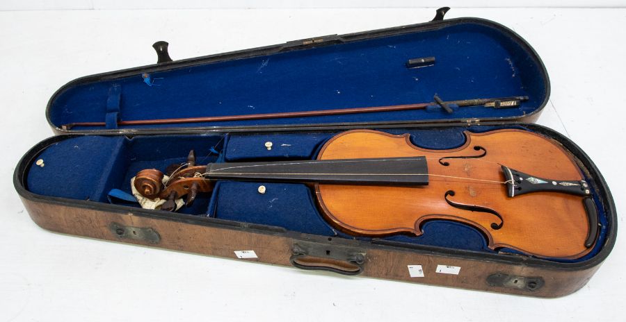 A Violin with facsimile Stradivarius label, the two-piece back of medium curl descending from the - Bild 2 aus 7