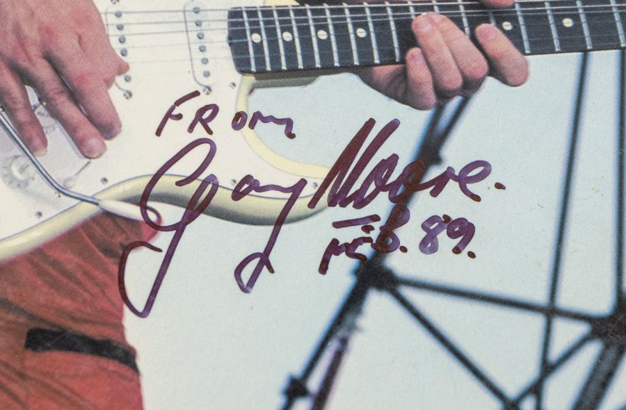 GARY MOORE - Wolf Marshall book annotated guide to the guitar technique of Gary Moore signed on - Bild 2 aus 2