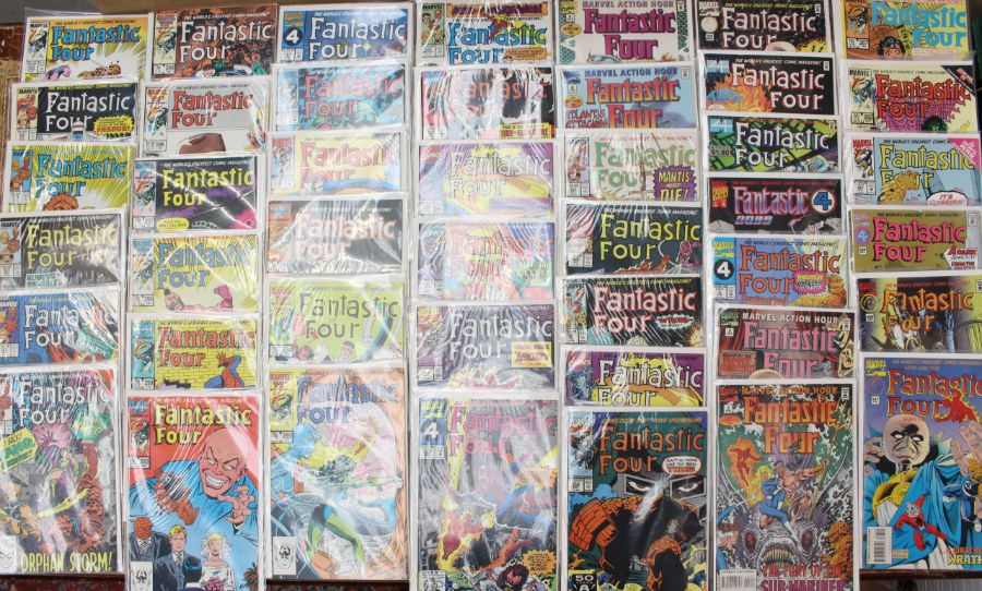 Comics: A collection of assorted English and American comics, DC and Marvel, of varying age and - Bild 2 aus 6